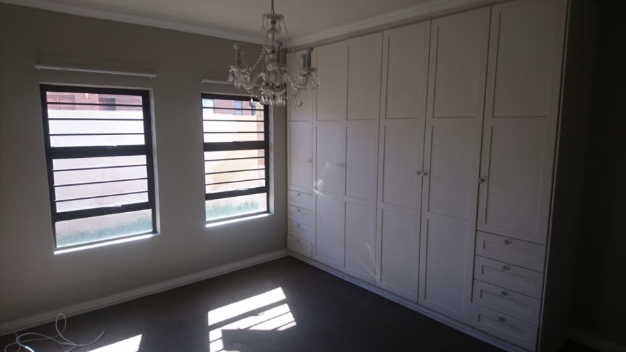To Let 3 Bedroom Property for Rent in Hillside Free State